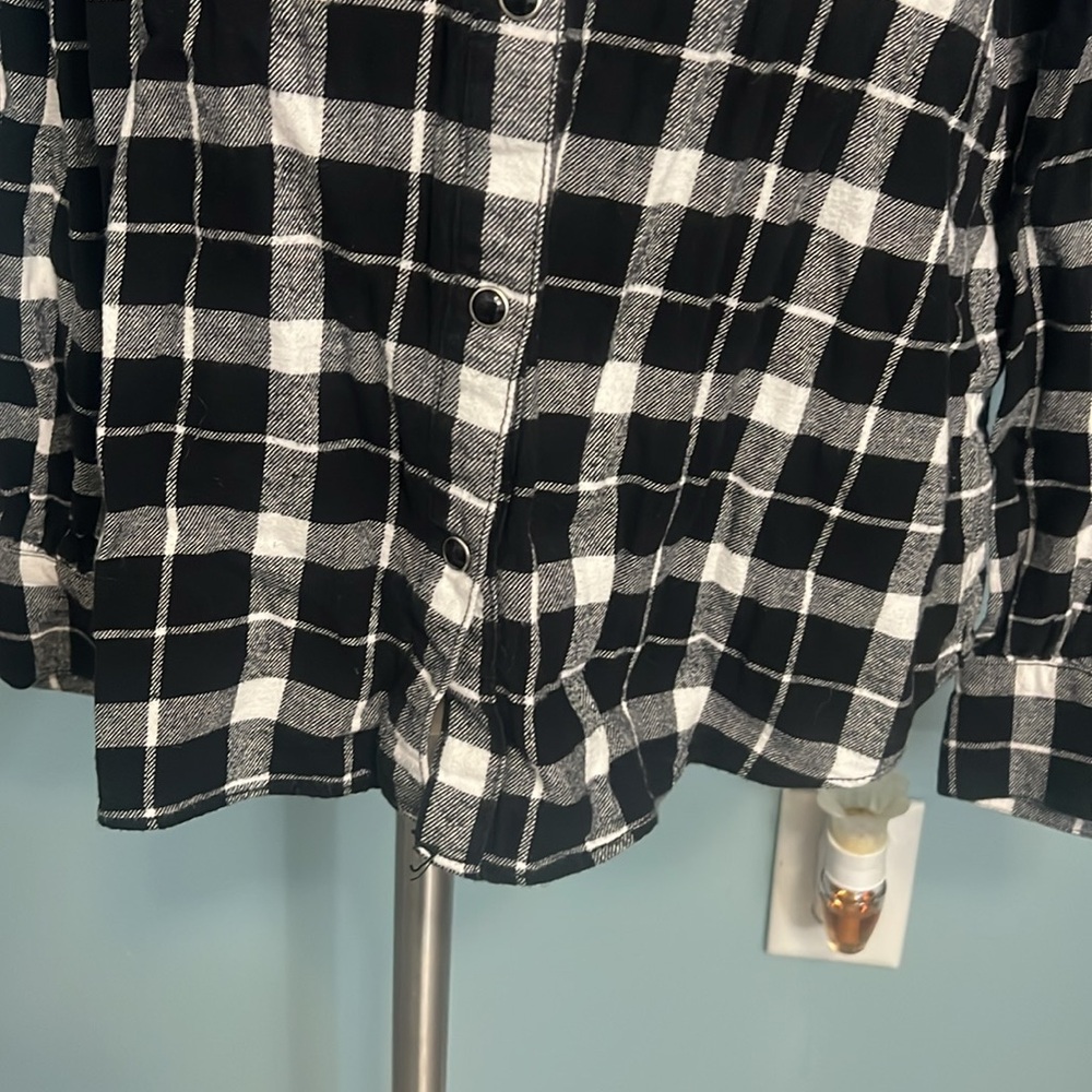 Kate Spade, New York black and white checkered long sleeve shirt, size medium - Picture 5 of 14